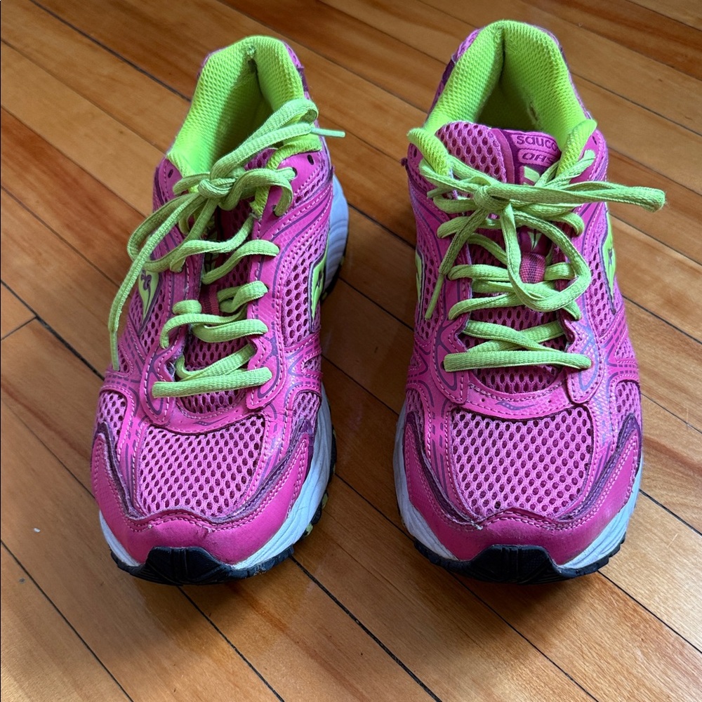 Saucony | Grid Pink and Lime Sneakers size 9.5